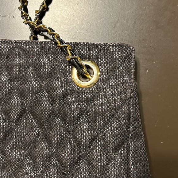 Neiman Marcus collection - Elegant Black Quilted Chain Strap Bag - Picture 6 of 10